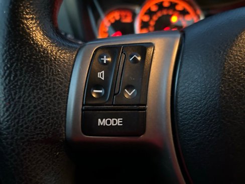 Used 2018 Toyota Yaris L image 19