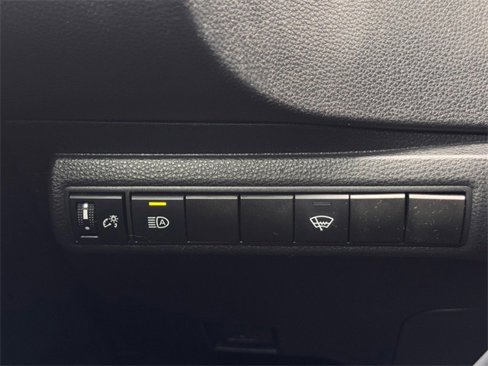 Used 2020 Toyota Corolla LE image 24
