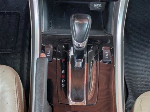 Used 2017 Honda Accord Touring image 12