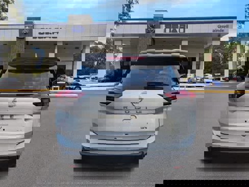 Used 2024 Nissan Rogue SV image 4