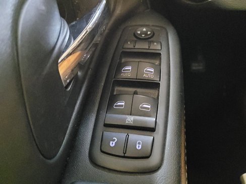 Used 2016 Dodge Grand Caravan SXT image 27