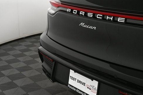 Used 2025 Porsche Macan image 37