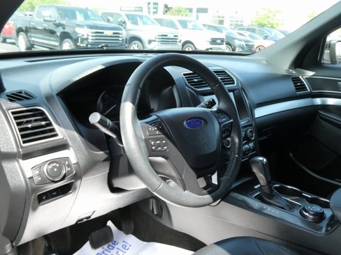 Used 2017 Ford Explorer XLT w/ Equipment Group 202A image 34
