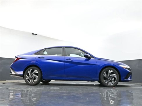 Used 2024 Hyundai Elantra SEL w/ Convenience Package image 36