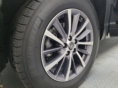 Used 2017 Toyota Highlander XLE image 31