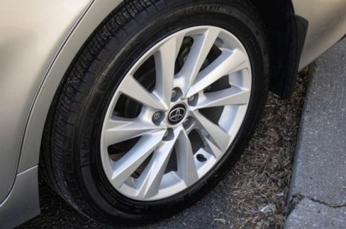 Used 2022 Toyota Camry LE image 19