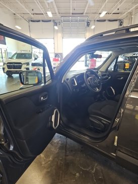 Used 2020 Jeep Renegade Sport w/ Sport Appearance Group image 10