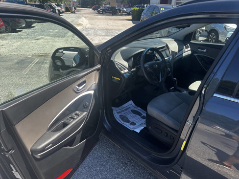 Used 2017 Hyundai Santa Fe SE image 11