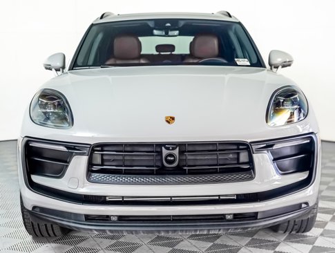 Certified 2024 Porsche Macan w/ Premium Plus Package image 7