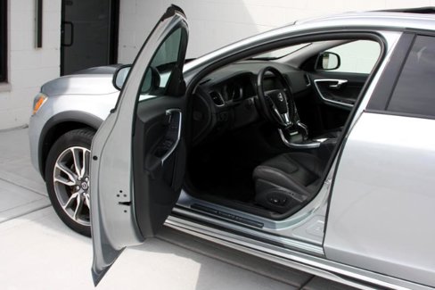 Used 2015 Volvo V60 T5 Cross Country image 31