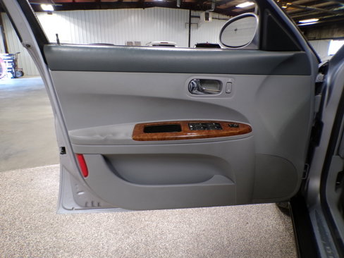 Used 2005 Buick LaCrosse CX image 9