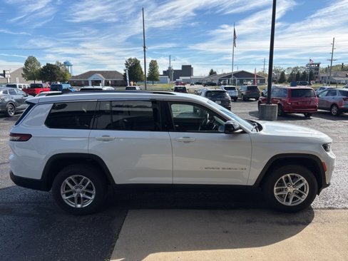 Used 2023 Jeep Grand Cherokee L Laredo image 5