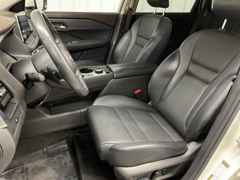 Used 2022 Nissan Rogue SV w/ SV Premium Package image 16