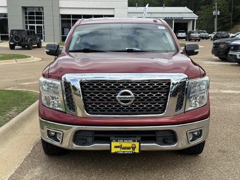 Used 2017 Nissan Titan SV image 2