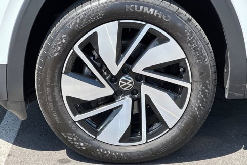 Used 2024 Volkswagen Atlas SE image 46