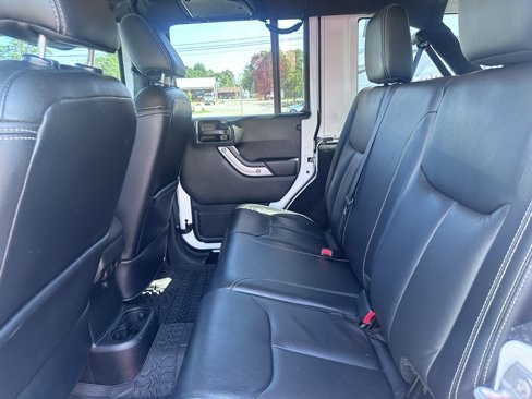 Used 2018 Jeep Wrangler Unlimited Sahara w/ Connectivity Group image 2