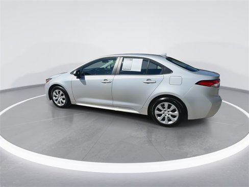 Used 2022 Toyota Corolla LE image 5