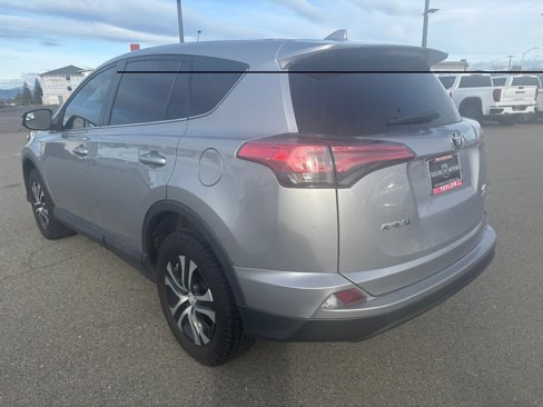 Used 2018 Toyota RAV4 LE image 7