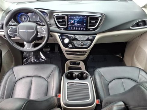 Certified 2020 Chrysler Pacifica Touring-L Plus image 16