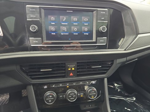Used 2020 Volkswagen Jetta SE image 19