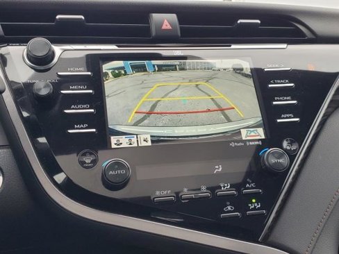 Used 2019 Toyota Camry XLE image 19