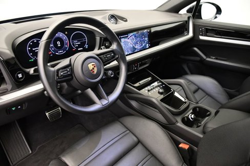 Certified 2024 Porsche Cayenne S image 4