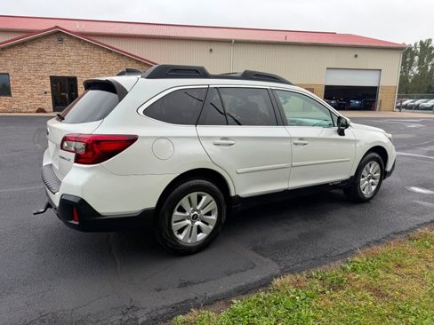 Used 2019 Subaru Outback 2.5i Premium image 4