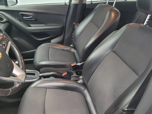 Used 2022 Chevrolet Trax LT w/ LT Convenience Package image 17