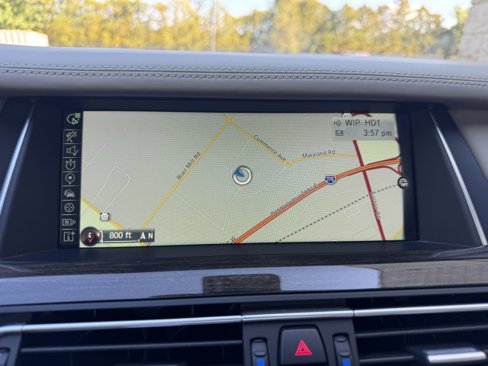 Used 2013 BMW 750i xDrive image 21