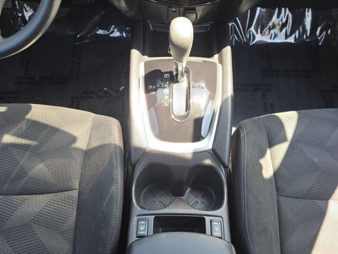 Used 2015 Nissan Rogue SV w/ SV Premium Package image 14