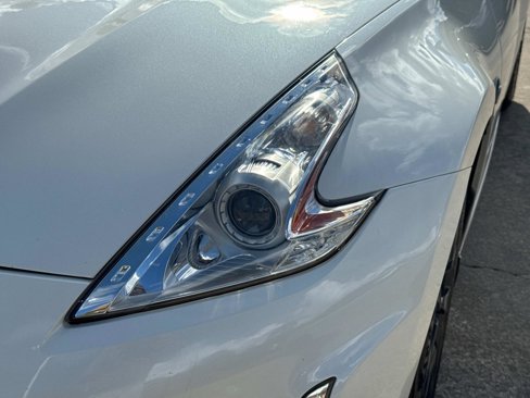 Used 2015 Nissan 370Z Touring image 9