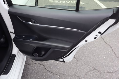 Used 2018 Toyota Camry SE image 32