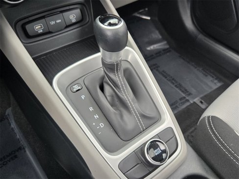 Certified 2025 Hyundai Venue SEL image 24