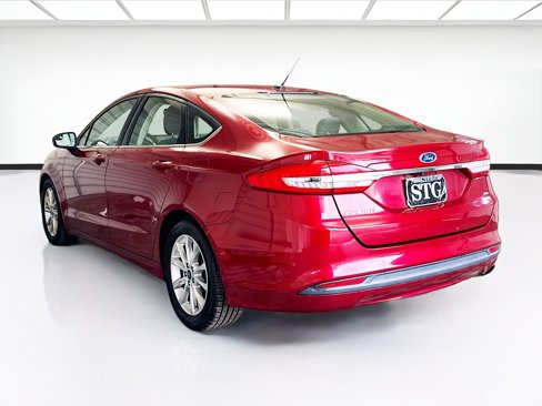 Used 2017 Ford Fusion SE w/ Fusion SE Technology Package image 6