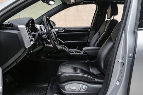 Used 2016 Porsche Cayenne S image 3