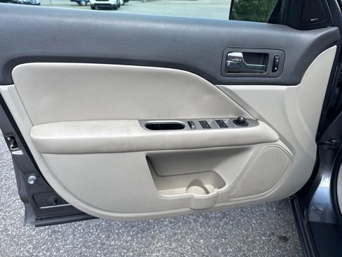 Used 2010 Ford Fusion SEL image 11