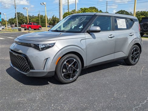 Used 2023 Kia Soul EX image 2