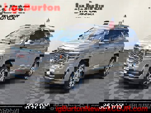 Used 2022 GMC Acadia Denali w/ Denali Technology Package image 3