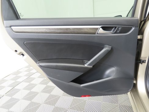 Used 2016 Volkswagen Passat 1.8T SE image 26