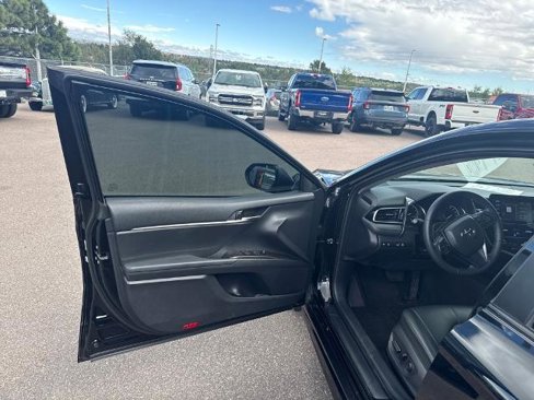 Used 2022 Toyota Camry SE image 9