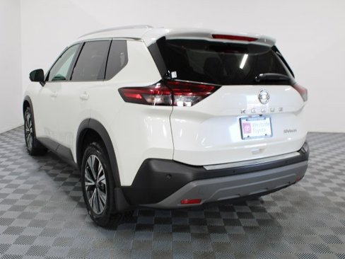 Used 2021 Nissan Rogue SV w/ Premium Package image 4