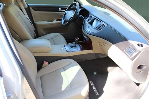 Used 2013 Hyundai Genesis 3.8 w/ Premium Pkg image 12