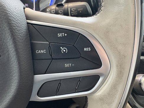 Used 2017 Chrysler Pacifica Limited image 14