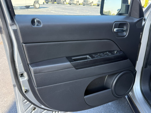 Used 2016 Jeep Patriot Latitude image 8