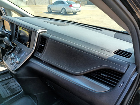 Used 2017 Toyota Sienna SE image 16