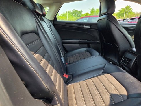 Used 2018 Ford Fusion SE w/ Equipment Group 201A image 9
