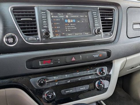 Used 2018 Kia Sedona LX w/ LX Essentials Premium Package image 12