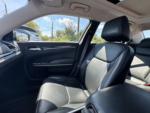 Used 2019 Chrysler 300 Limited image 25