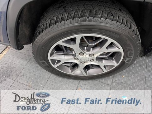 Used 2019 Jeep Grand Cherokee Limited image 14