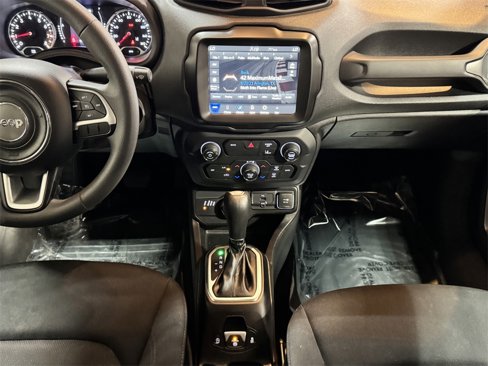 Used 2023 Jeep Renegade Latitude image 28